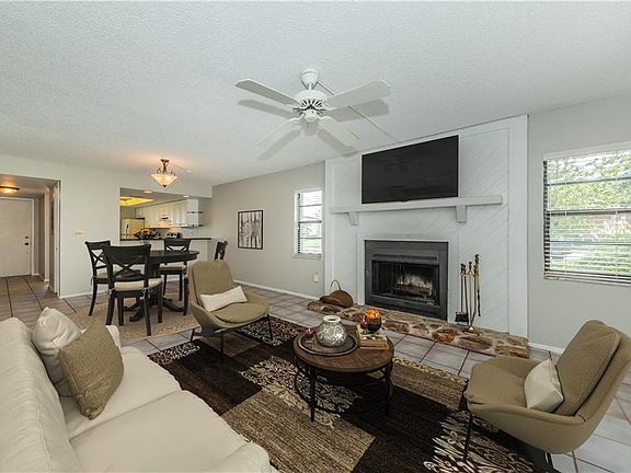 4th image of 215 Martha Ln