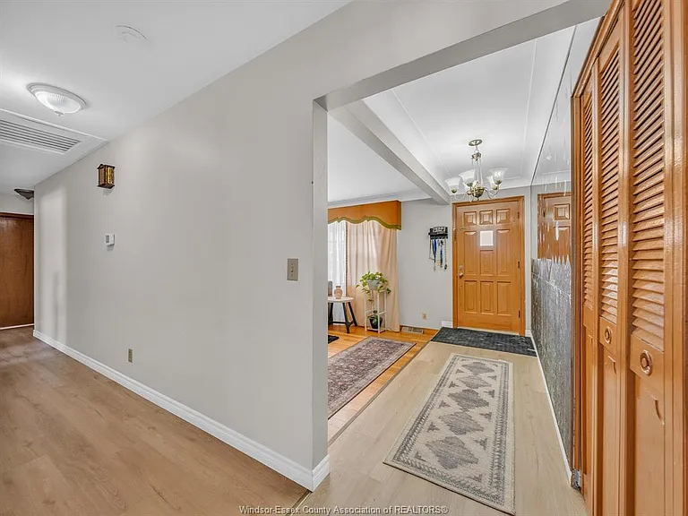2450 McKay Ave — Photo 7