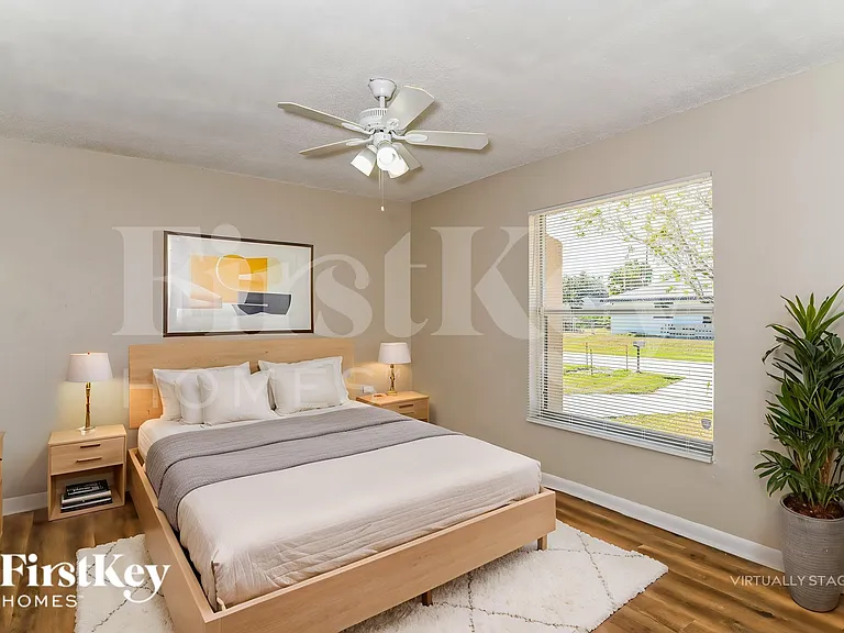 325 NE 23rd Ave — Photo 11
