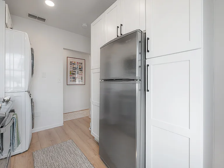 317 W Curtis St — Photo 15