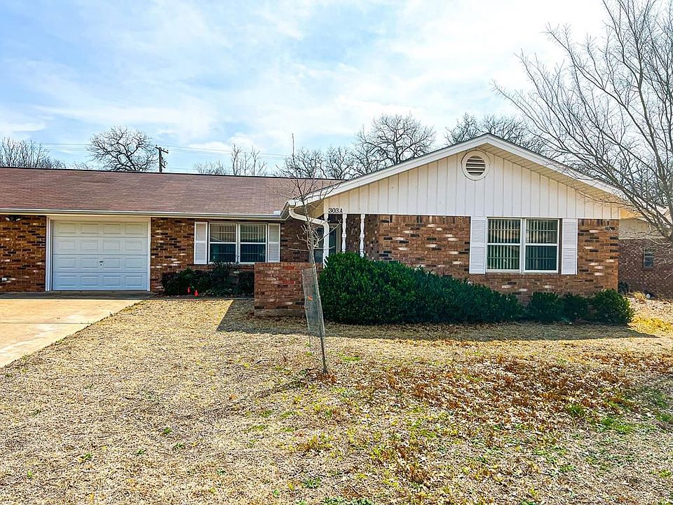 1st image of 303A Manor Dr