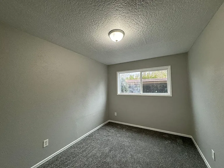 15220 SE Stark St #1-21 — Photo 29