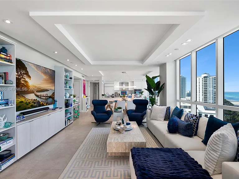 3801 Collins Ave #1906 — Photo 4