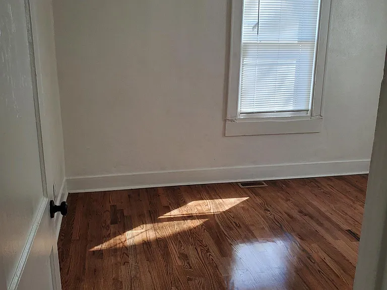 2322 Kent Ave — Photo 11