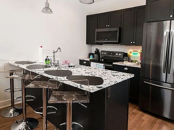 3rd image of 1215 N Hancock St #213