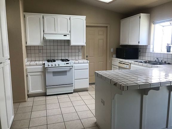 4th image of 66399 Estrella Ave