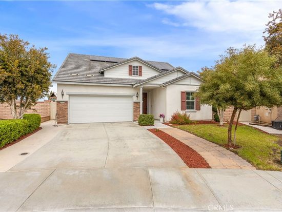 30516 Falcon Nest Dr, Menifee, CA 92584