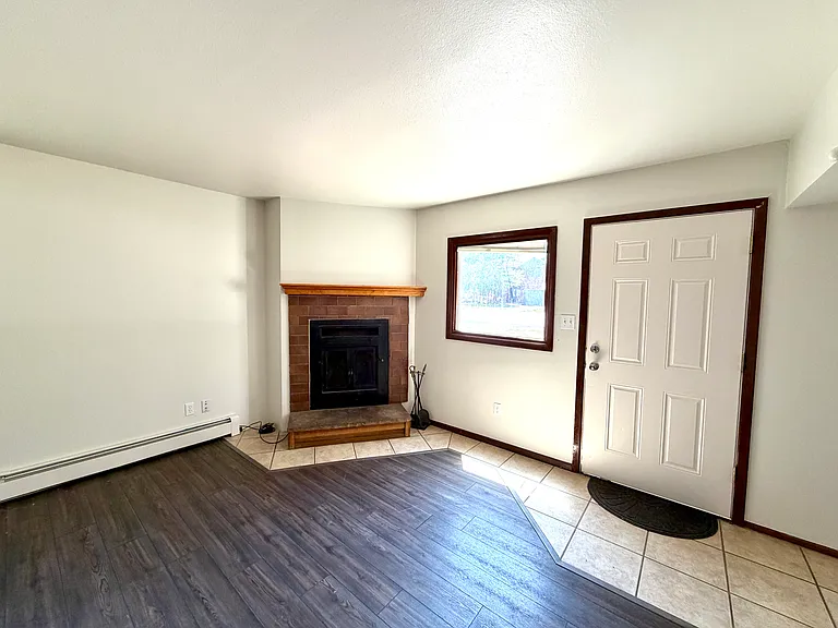 609 Belford St — Photo 8