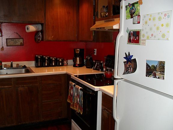 Eat-In Kitchen!