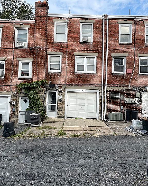 2nd image of 2202 Bond Ave