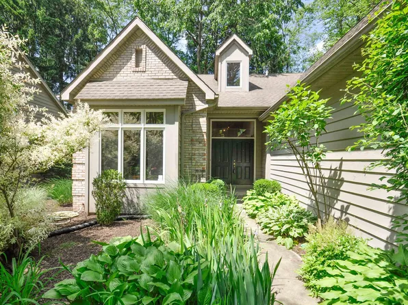1530 Rockwood Ln, Mishawaka, IN 46545