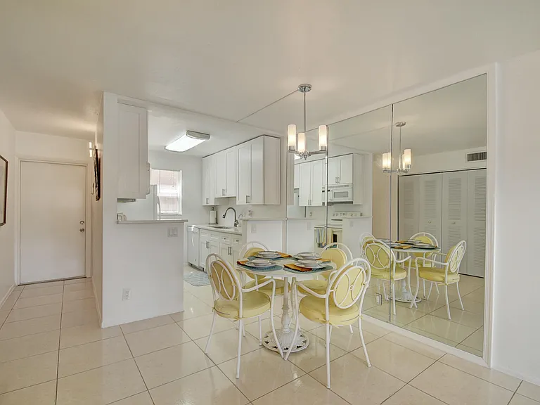 550 SW 2nd Ave #125 — Photo 6