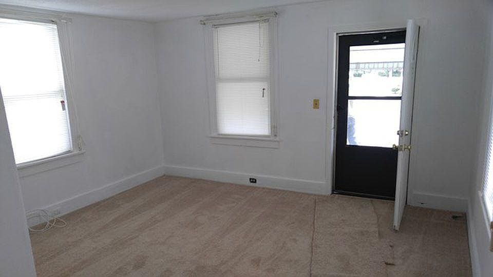 2nd image of 1723 Hicks St