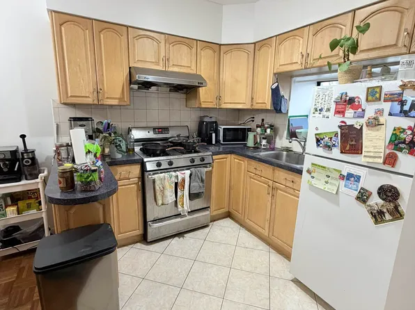 585 Hicks Street image 1 of 7