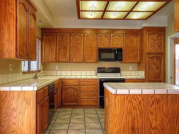 5th image of 1942 Golden Leaf Ln