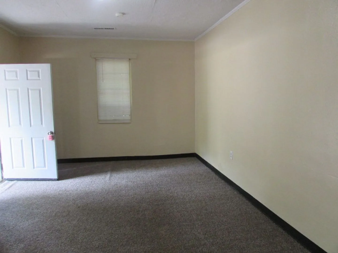 28 Burgess Ct — Photo 3