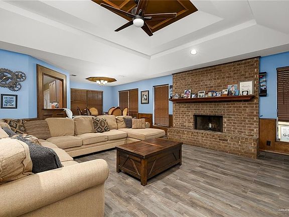 3rd image of 2212 Park Place Dr