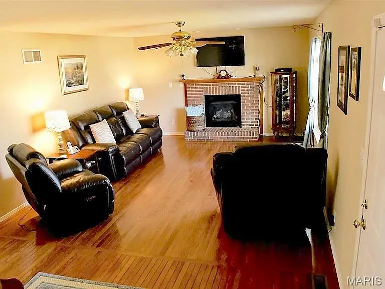 347 Logan Dr — Photo 5