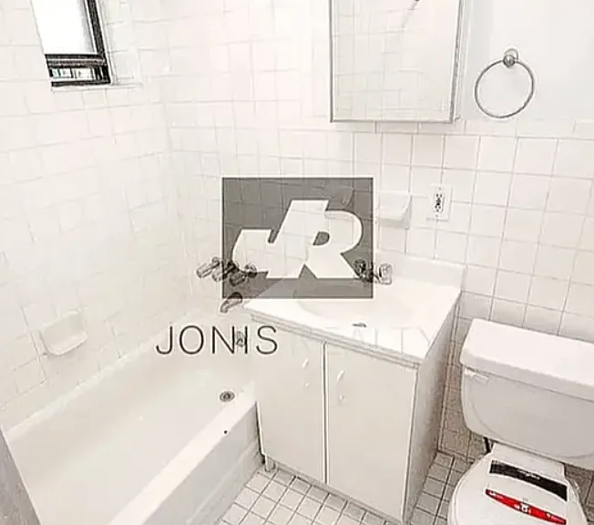 320 E 34th St #4A — Photo 3