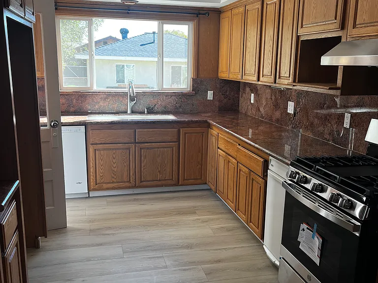 172 N Azusa Ave #A — Photo 17