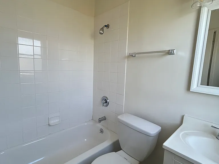 4367 Oakwood Ave #206 — Photo 2