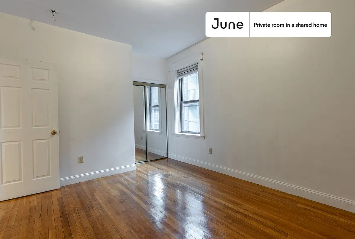 Queen bedroom in 4 bed/2 bath home in Brighton #368 C — Photo 2