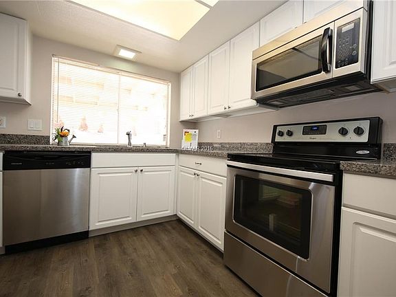 4th image of 408 Davenport Ln