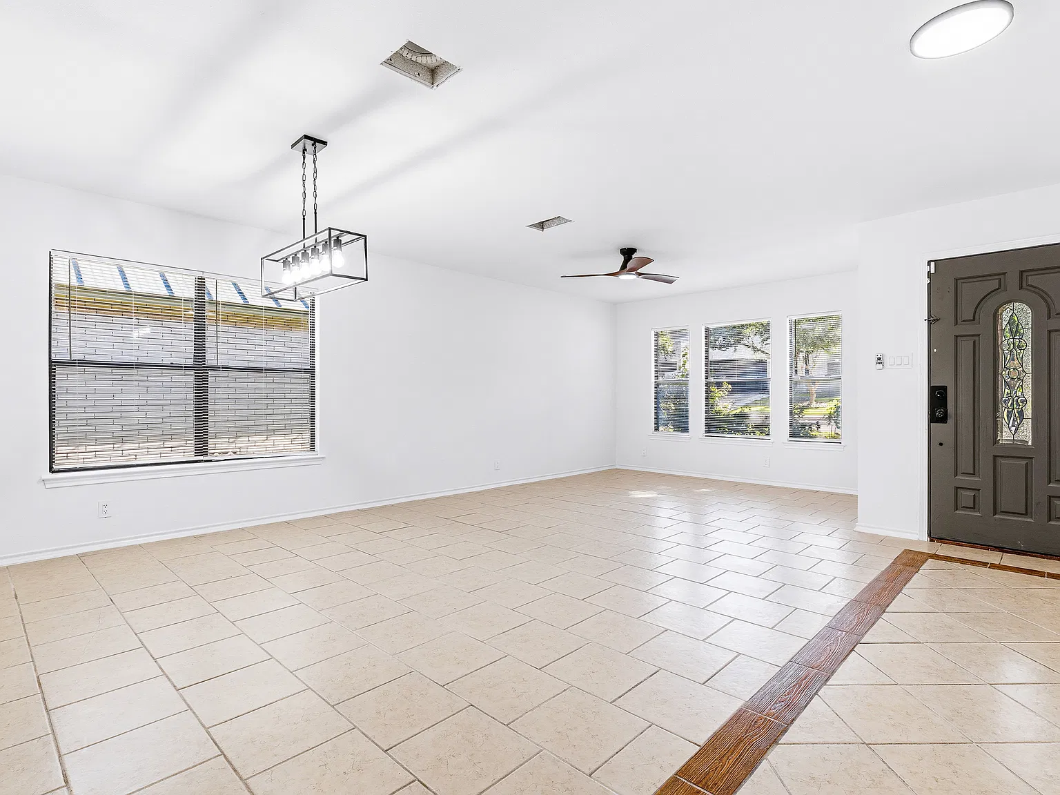 3 bed, 2389 sqft, $2,500 — Photo 3