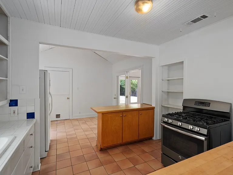 1500 Newning Ave — Photo 8
