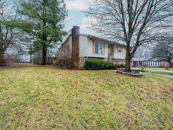 2nd image of 1197 Oakwood Dr