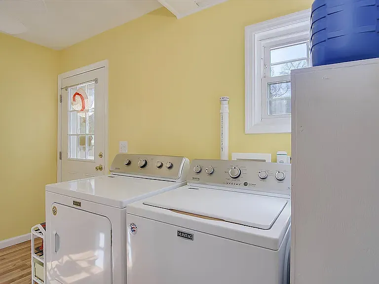 1004 Murphy St — Photo 9