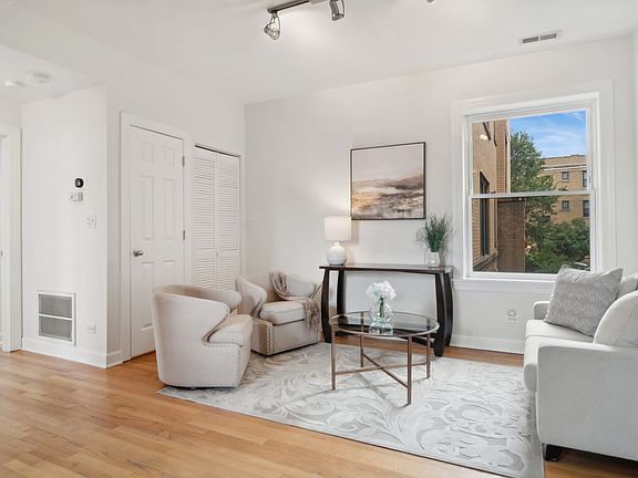2nd image of 4640 N Albany Ave APT 1N