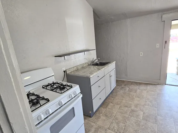1717 E 3rd St, Dayton, OH 45403