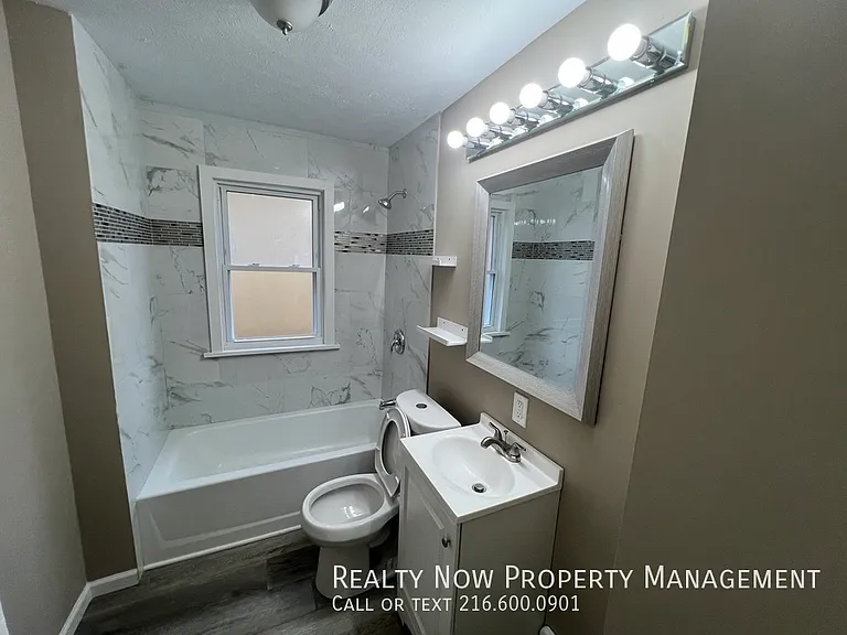 872 Helmsdale Rd #2 — Photo 7
