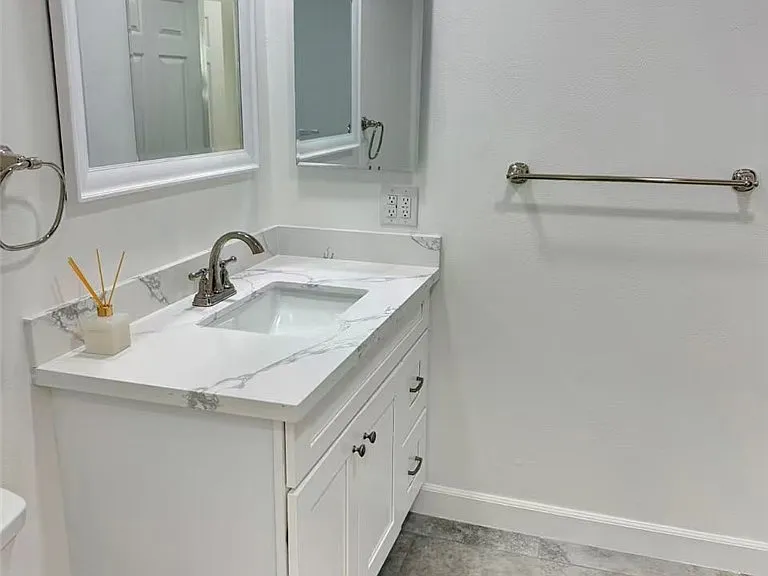 3233 E Cameron Ave — Photo 17