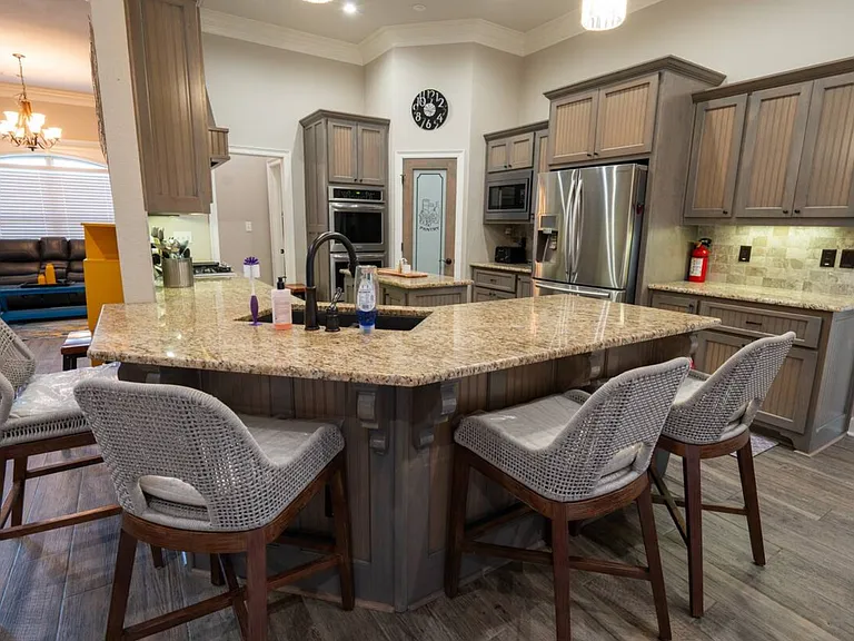 9309 E Woodruff Ave — Photo 10