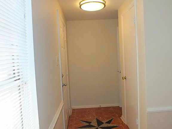 2nd image of 15023 Catalpa Ct