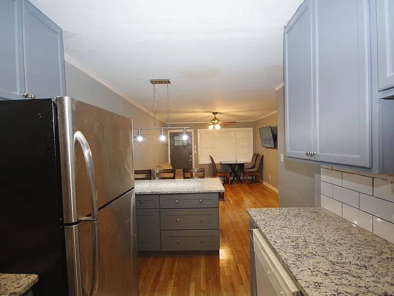 1272 Woodland Ave NE — Photo 2