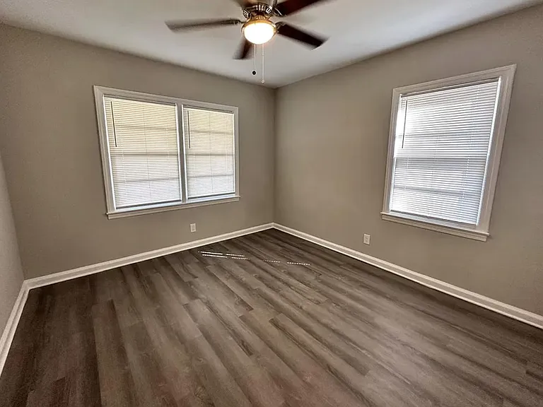 2826 Walker St — Photo 11