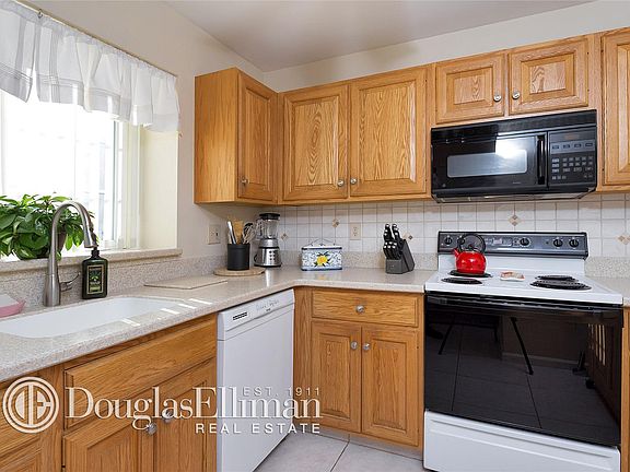 4th image of 4203 Hickory Hollow Ln
