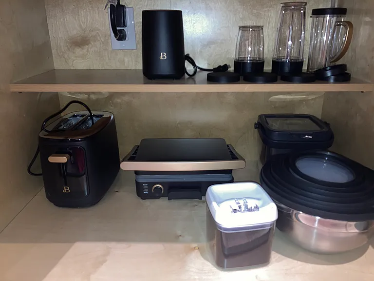 Appliances include blender, toaster, sandwich maker & storage.