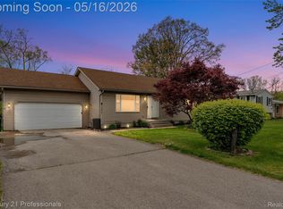 1203 Eason Rd, Waterford, MI 48328