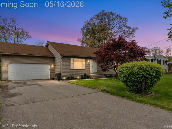 1203 Eason Rd, Waterford, MI 48328