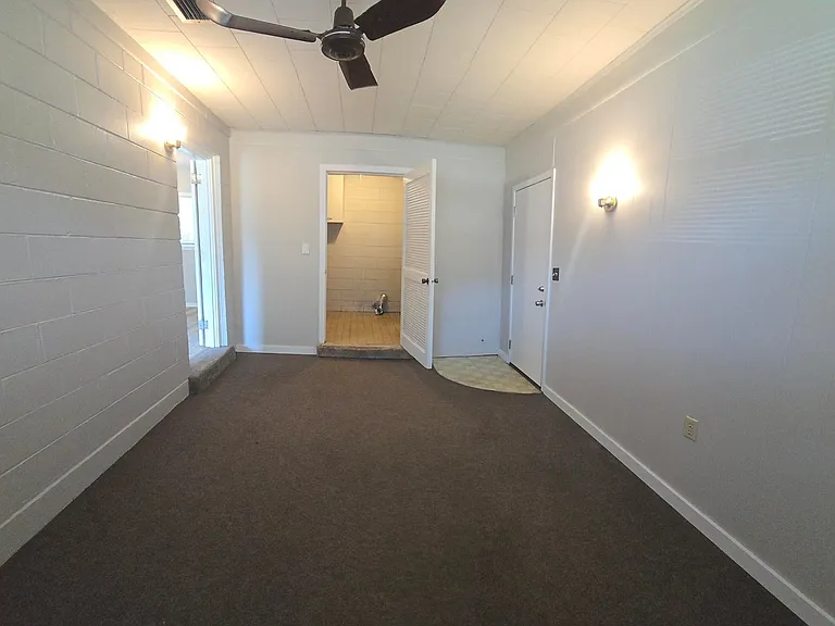 712 Newport Dr — Photo 12