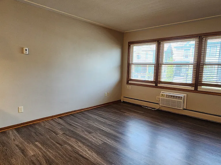 Bryant Avenue Apartments — Photo 7