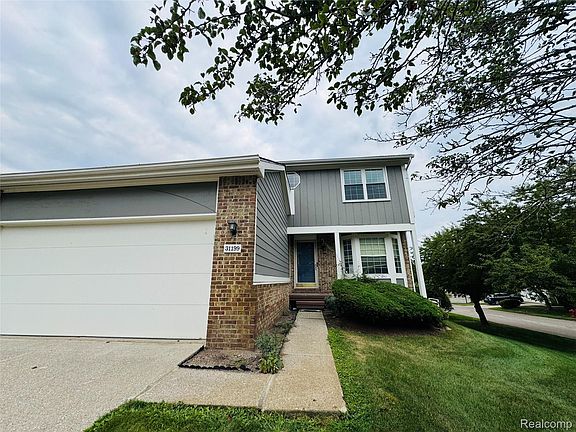 3rd image of 31199 Columbia Dr