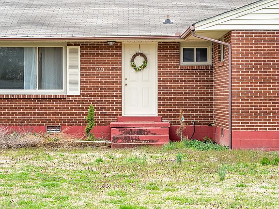 2nd image of 221 Hallbrook Dr
