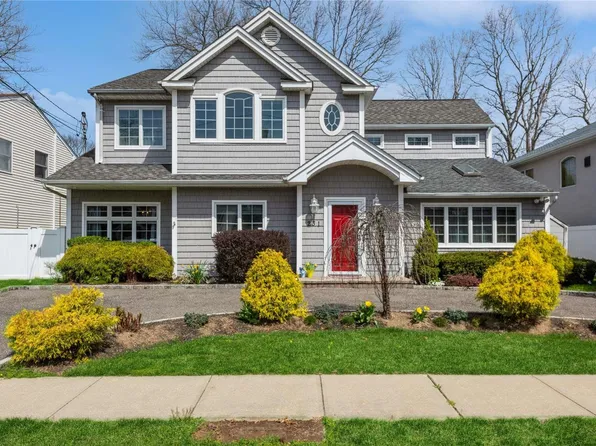231 Koehl Street, Massapequa Park, NY 11762
