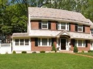 35 Walbridge Rd, West Hartford, CT 06119