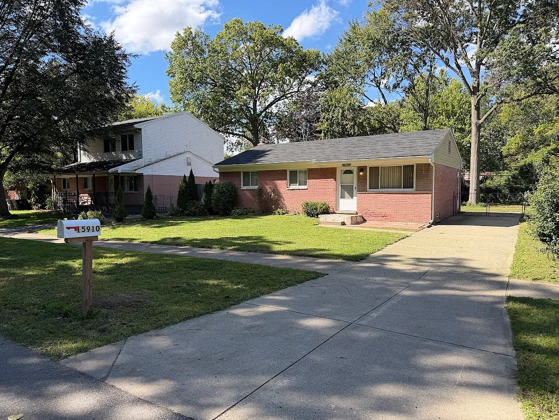 3 bed, 1.5 bath, 1017 sqft, $1,650 — Photo 1